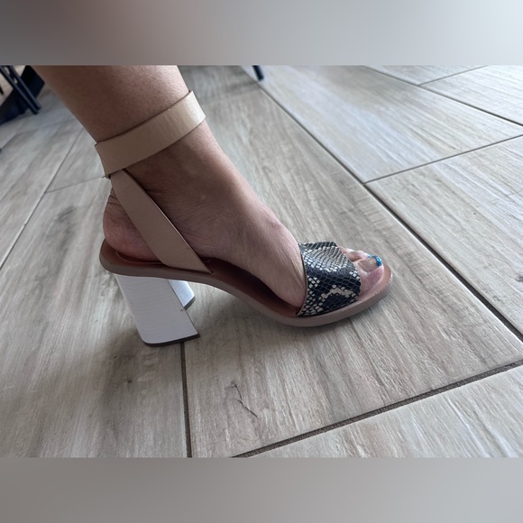 Gianni Bini  leather heels - Picture 1 of 3